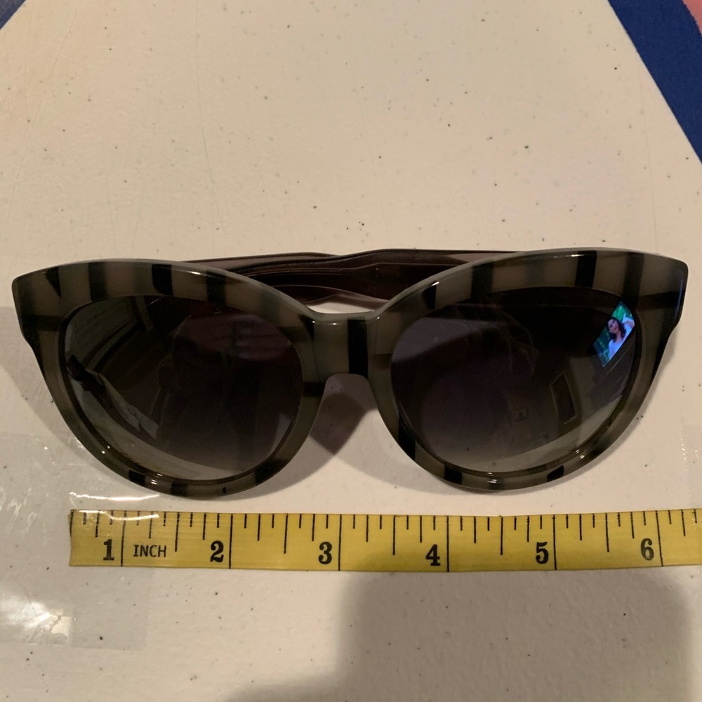 Gucci Sunglasses - Picture 7 of 8